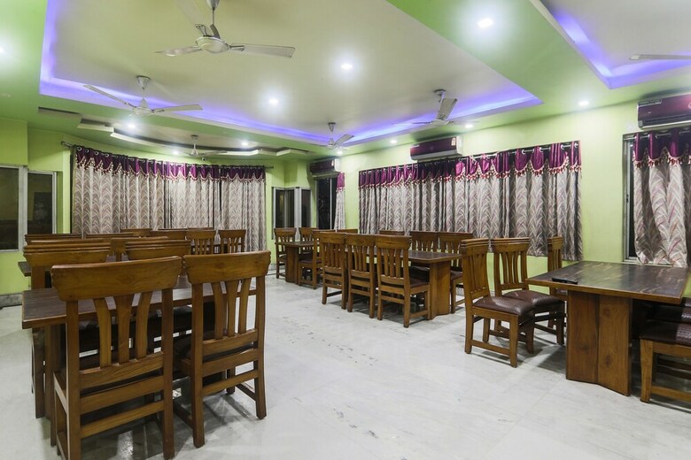 Oyo 27675 Hotel Am Palace