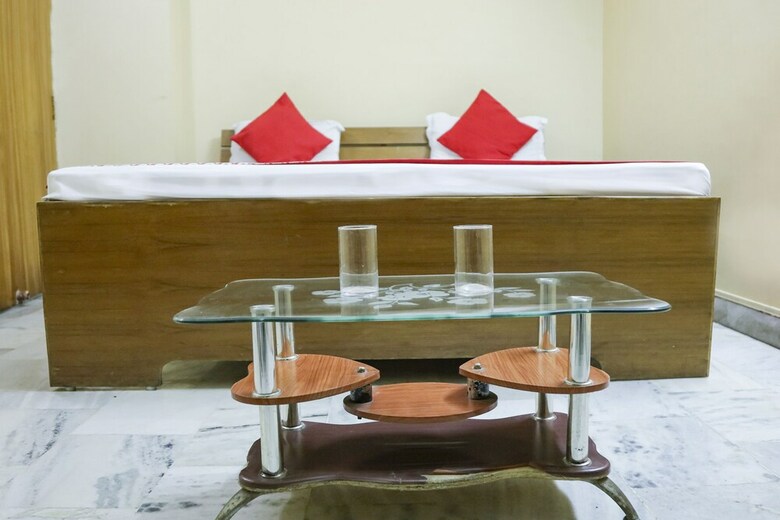 Hotel Oyo 46660 Manjushree Club 10