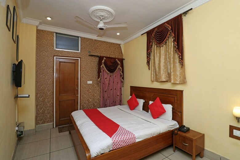 Oyo 30858 Hotel Sp International