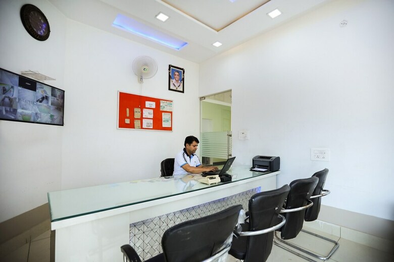 Hotel Oyo 47099 Azad Garden