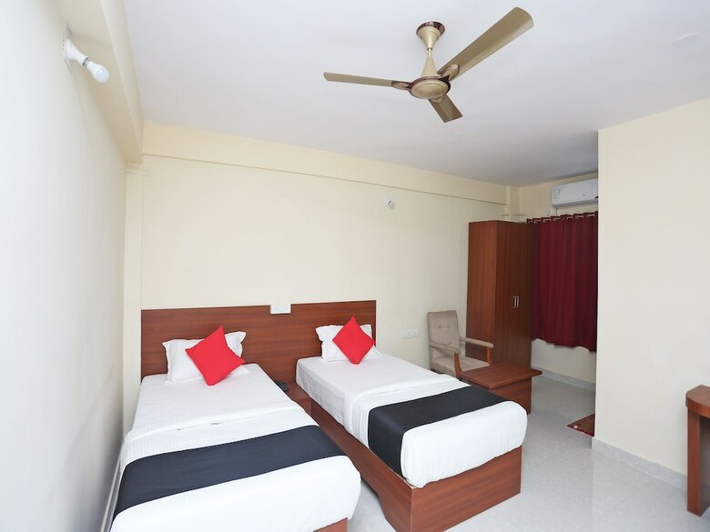 Hotel Capital O 37885 Ekamra Inn