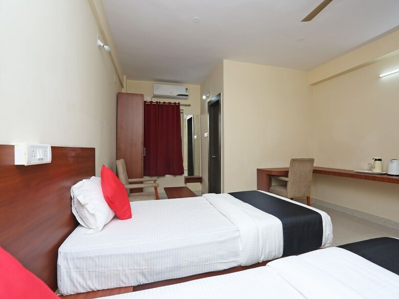 Hotel Capital O 37885 Ekamra Inn