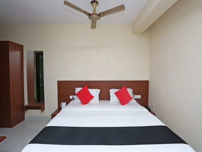Hotel Capital O 37885 Ekamra Inn