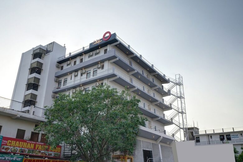 Hotel Collection O 37472 Sector 44