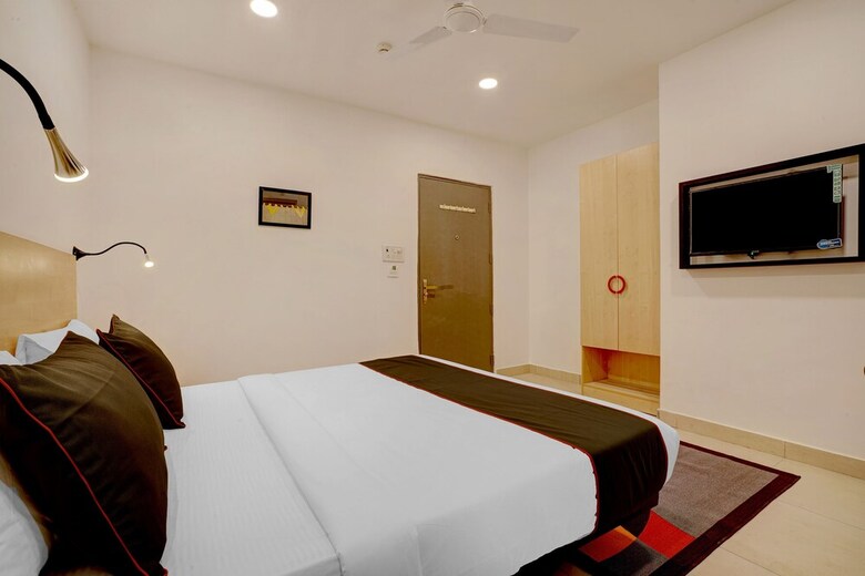 Hotel Collection O 37472 Sector 44