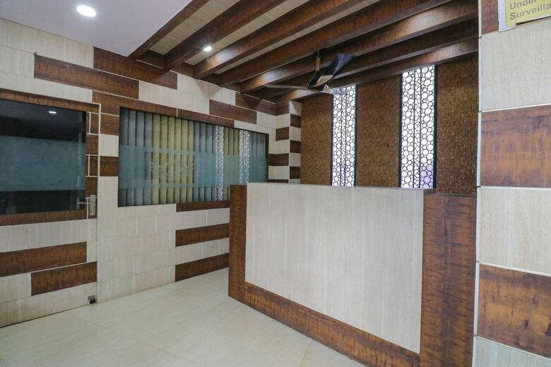 Hotel Oyo 47586 J J Residency