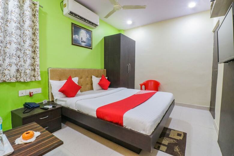 Hotel Oyo 47586 J J Residency