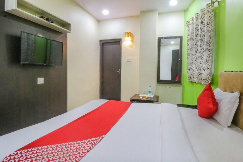 Hotel Oyo 47586 J J Residency