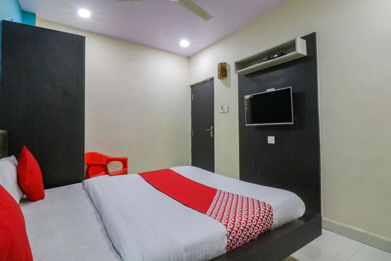 Hotel Oyo 47586 J J Residency