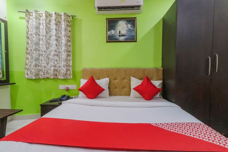 Hotel Oyo 47586 J J Residency