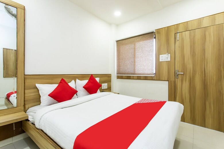 Oyo 23058 Hotel Aditya Regency