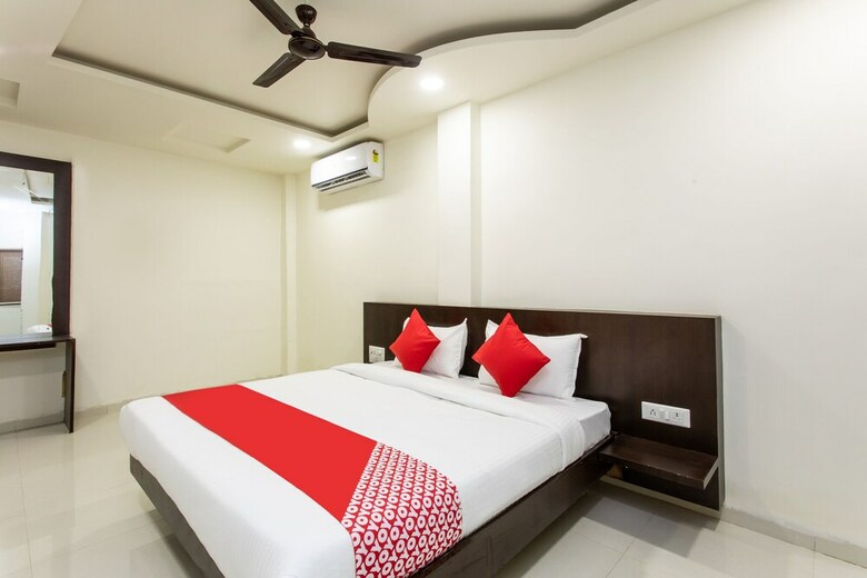 Oyo 23058 Hotel Aditya Regency