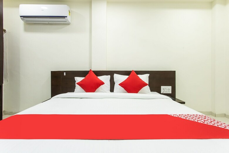 Oyo 23058 Hotel Aditya Regency