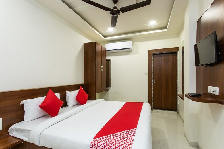 Oyo 23058 Hotel Aditya Regency