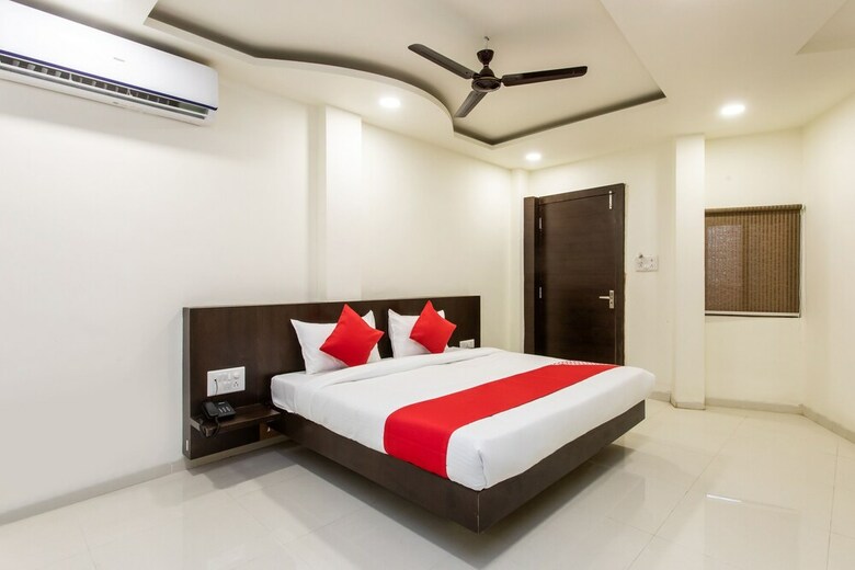 Oyo 23058 Hotel Aditya Regency