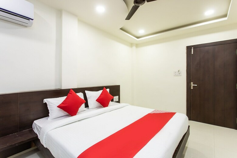 Oyo 23058 Hotel Aditya Regency