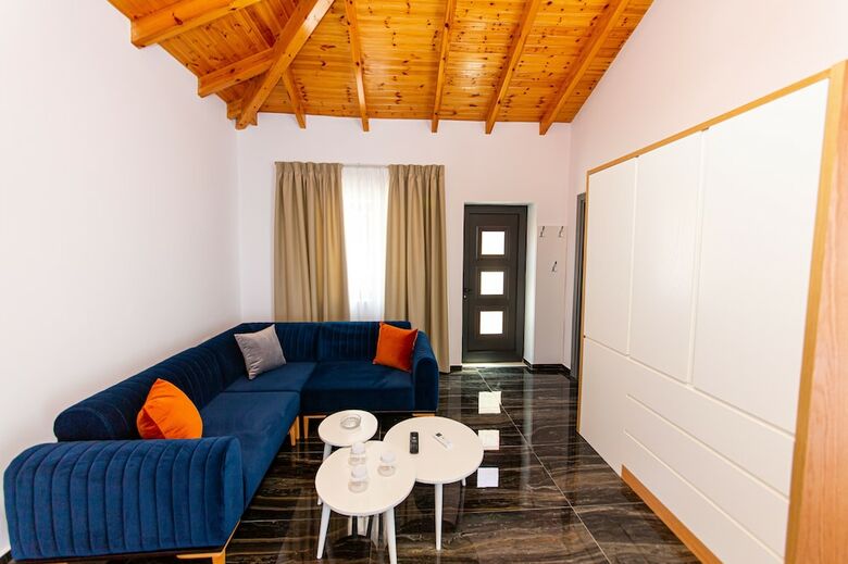 Hotel Santa Oliva Suites