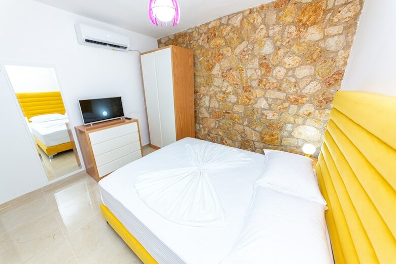 Hotel Santa Oliva Suites