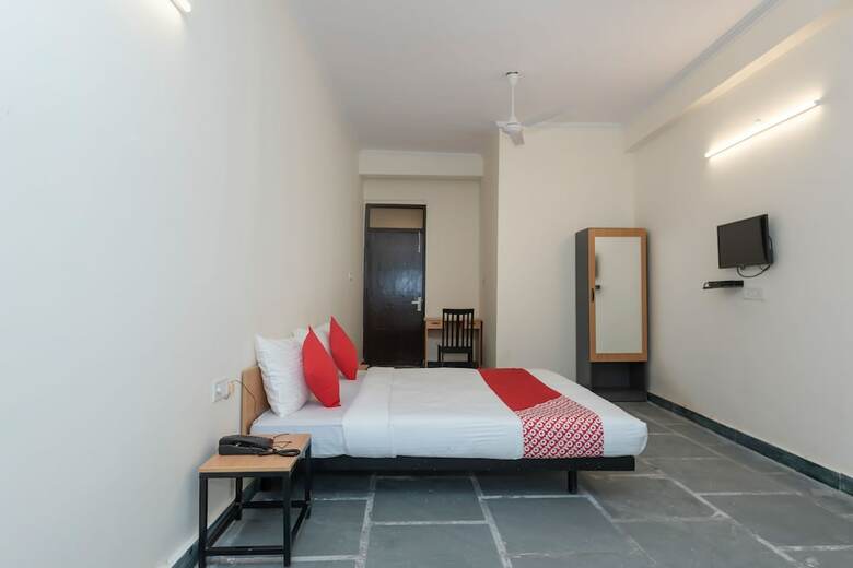 Hotel Oyo Flagship 45264 Opposite Paryavaran Complex Post Office