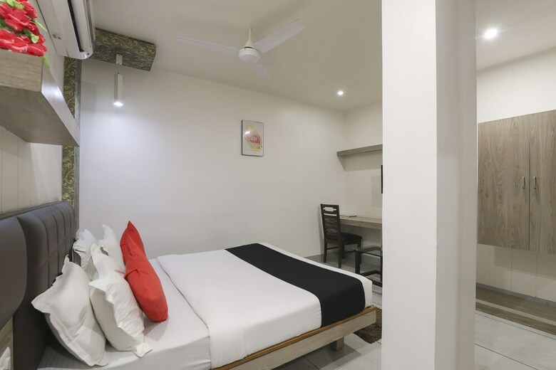 Hotel Capital O 48764 Apple Residency