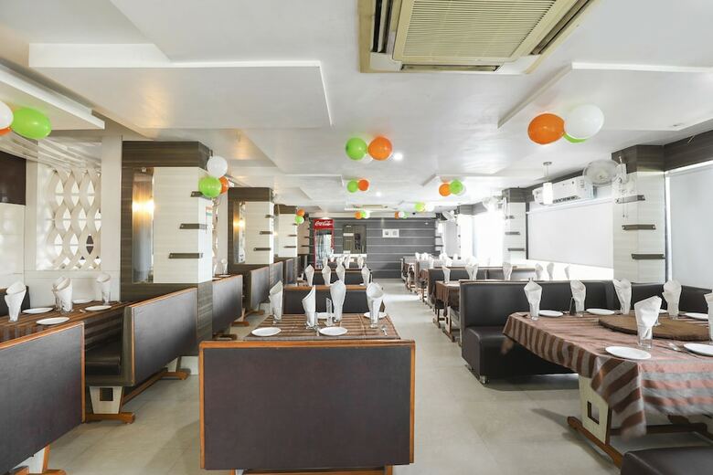 Hotel Capital O 48764 Apple Residency
