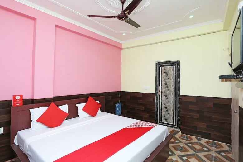 Hotel Oyo 28801 Radhika Guest House