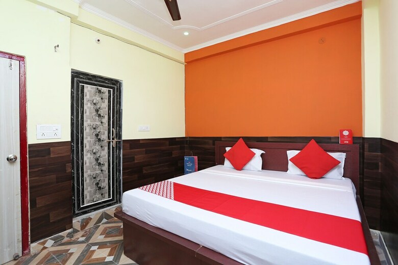 Hotel Oyo 28801 Radhika Guest House