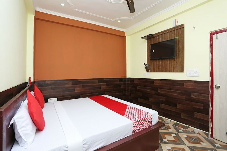 Hotel Oyo 28801 Radhika Guest House