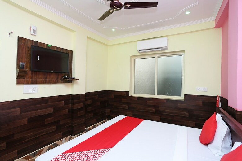 Hotel Oyo 28801 Radhika Guest House