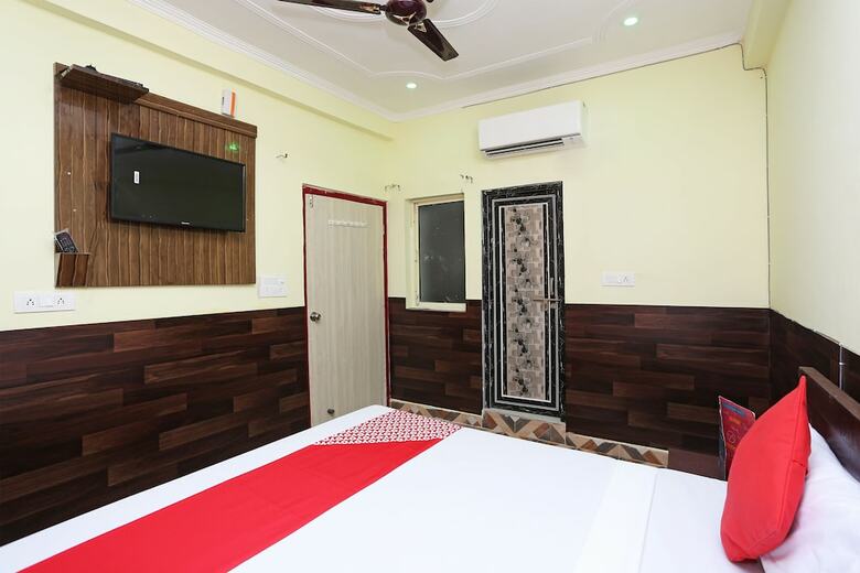 Hotel Oyo 28801 Radhika Guest House