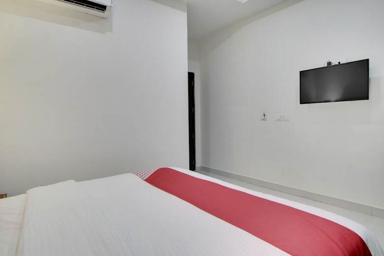 Hotel Oyo 37441 Crown Resorts