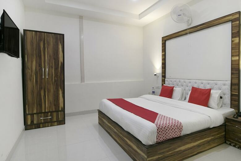 Hotel Oyo 37441 Crown Resorts