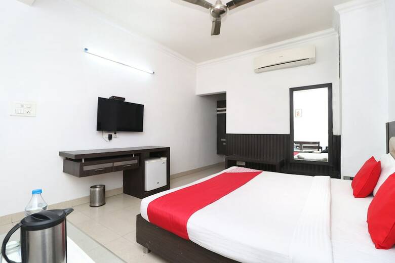 Oyo 8627 Hotel Space