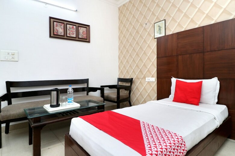 Oyo 8627 Hotel Space