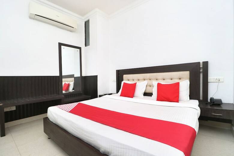 Oyo 8627 Hotel Space