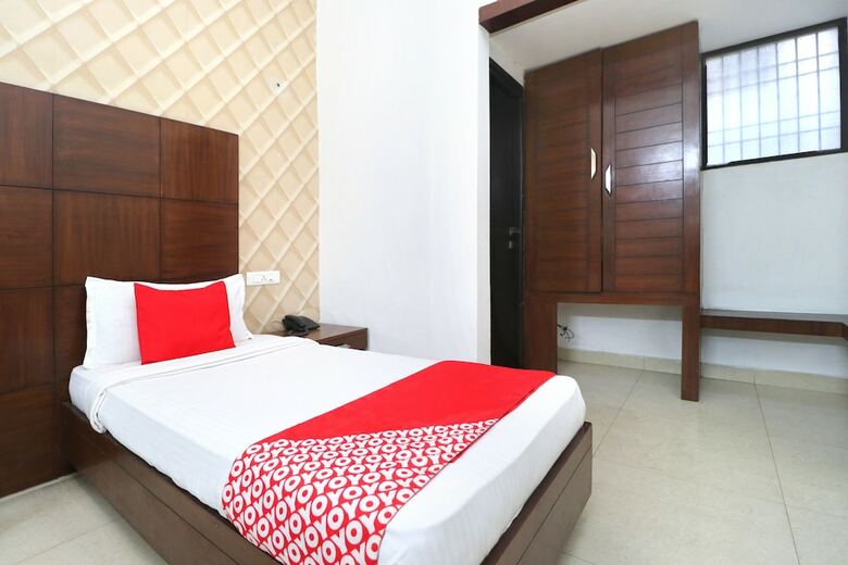 Oyo 8627 Hotel Space