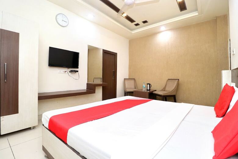 Oyo 37860 Hotel Batra