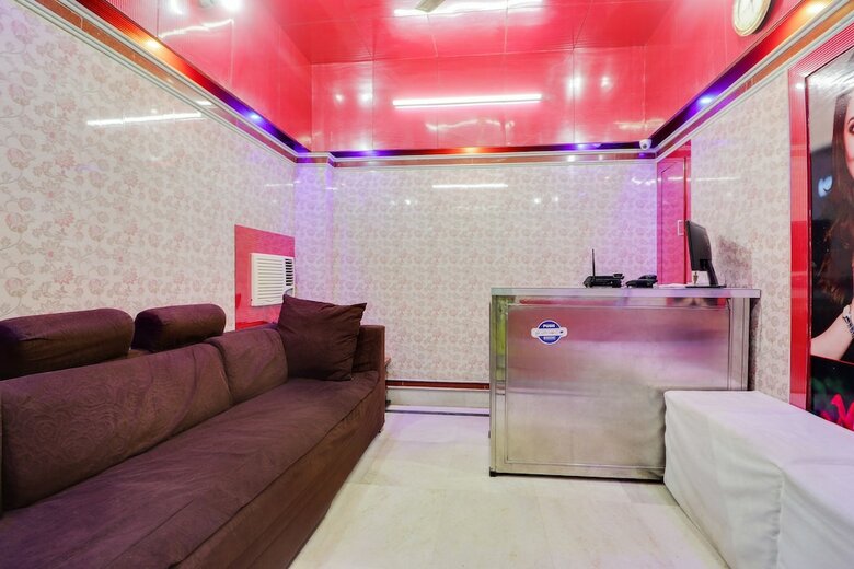 Spot On 45094 Hotel Madhu Complex