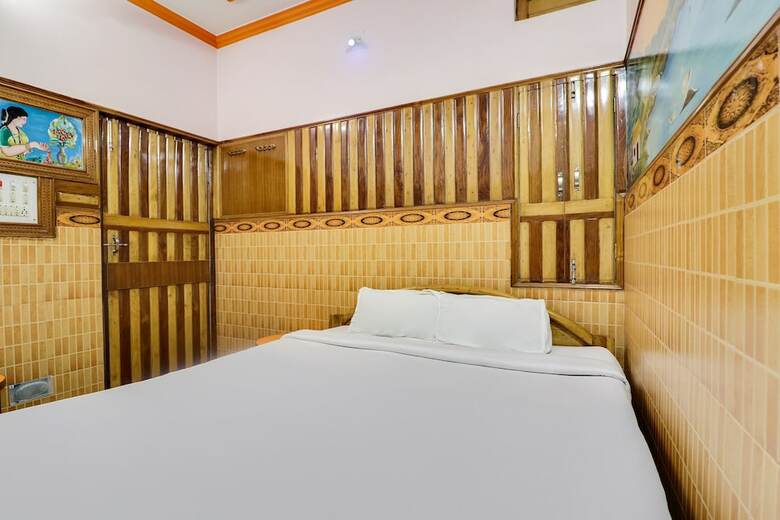 Spot On 45094 Hotel Madhu Complex