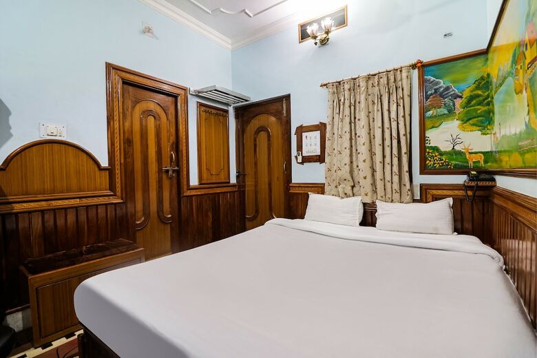 Spot On 45094 Hotel Madhu Complex