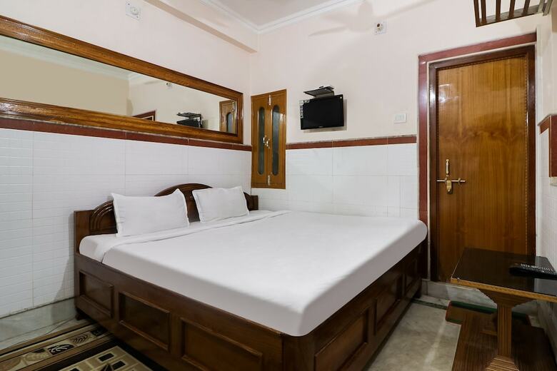 Spot On 45094 Hotel Madhu Complex