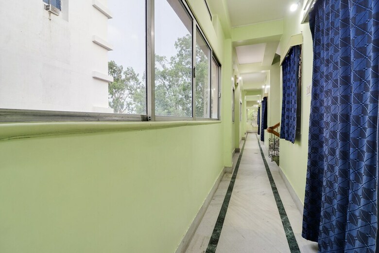 Spot On 45094 Hotel Madhu Complex