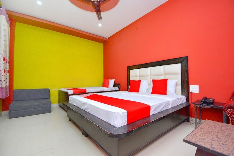 Hotel Oyo 39889 Palace Plaza
