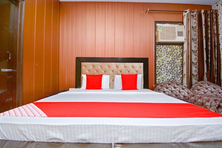 Hotel Oyo 39889 Palace Plaza