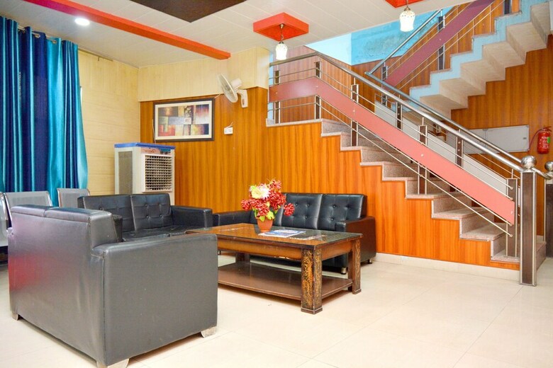 Hotel Oyo 39889 Palace Plaza