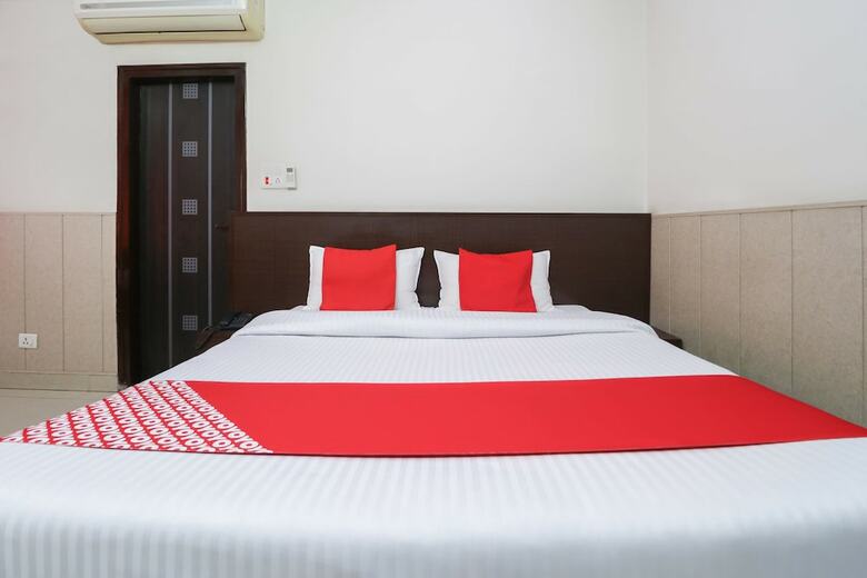 Hotel Oyo 46437 Malik Regency