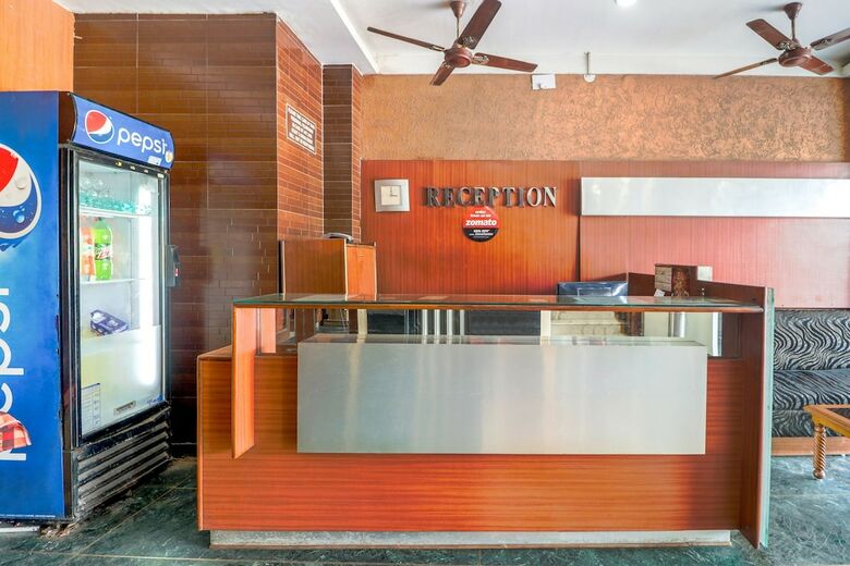 Hotel Oyo 46437 Malik Regency