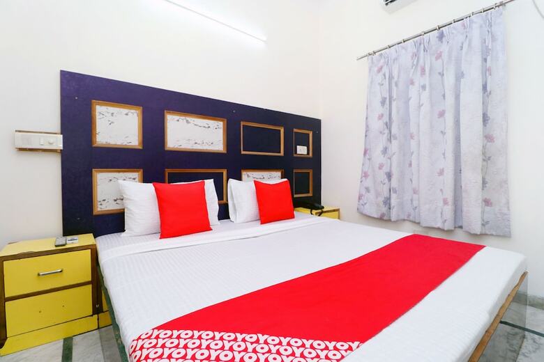 Oyo 37663 Hotel Royal Palace