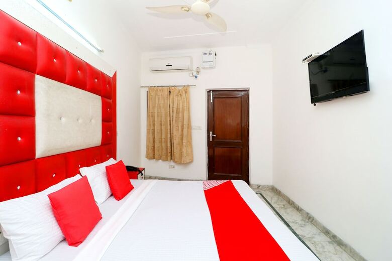 Oyo 37663 Hotel Royal Palace