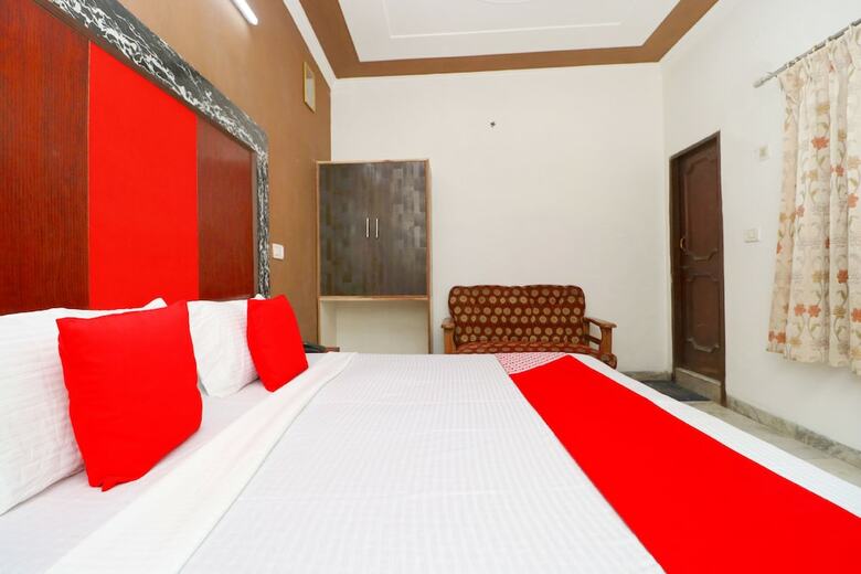 Oyo 37663 Hotel Royal Palace
